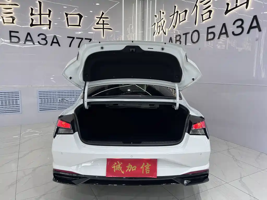 Hyundai Elantra — миниатюра 18