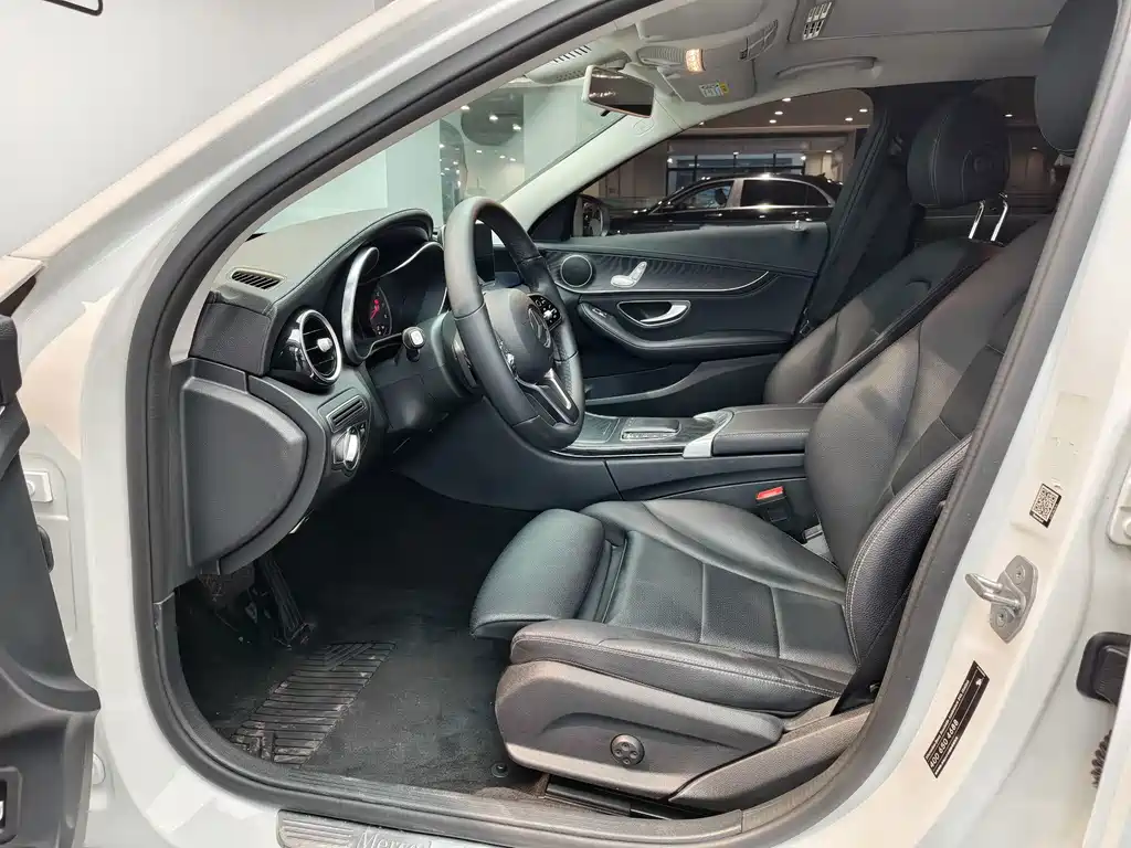 Mercedes-Benz C-Class — миниатюра 11