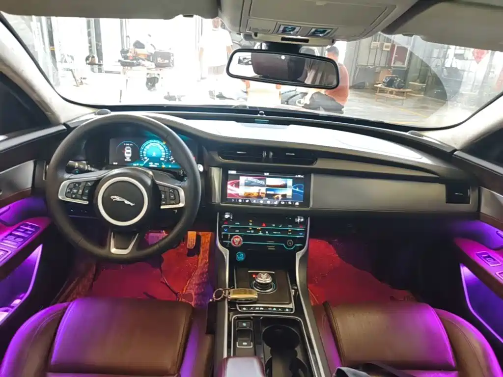 Jaguar XFL — миниатюра 10