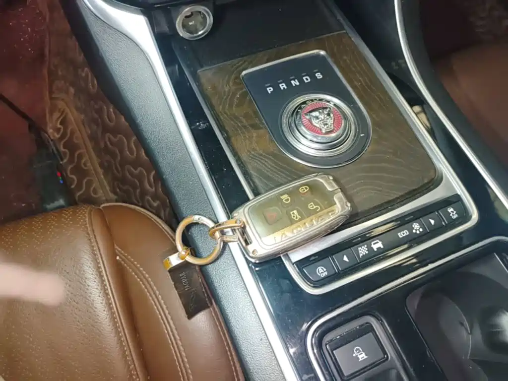 Jaguar XFL — миниатюра 9