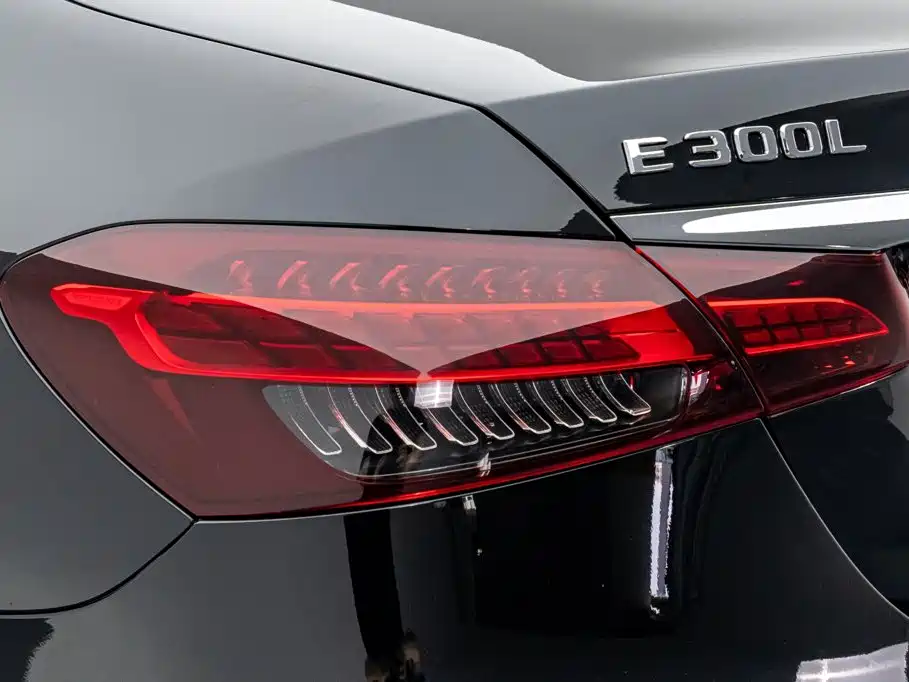 Mercedes-Benz E-Class — миниатюра 15