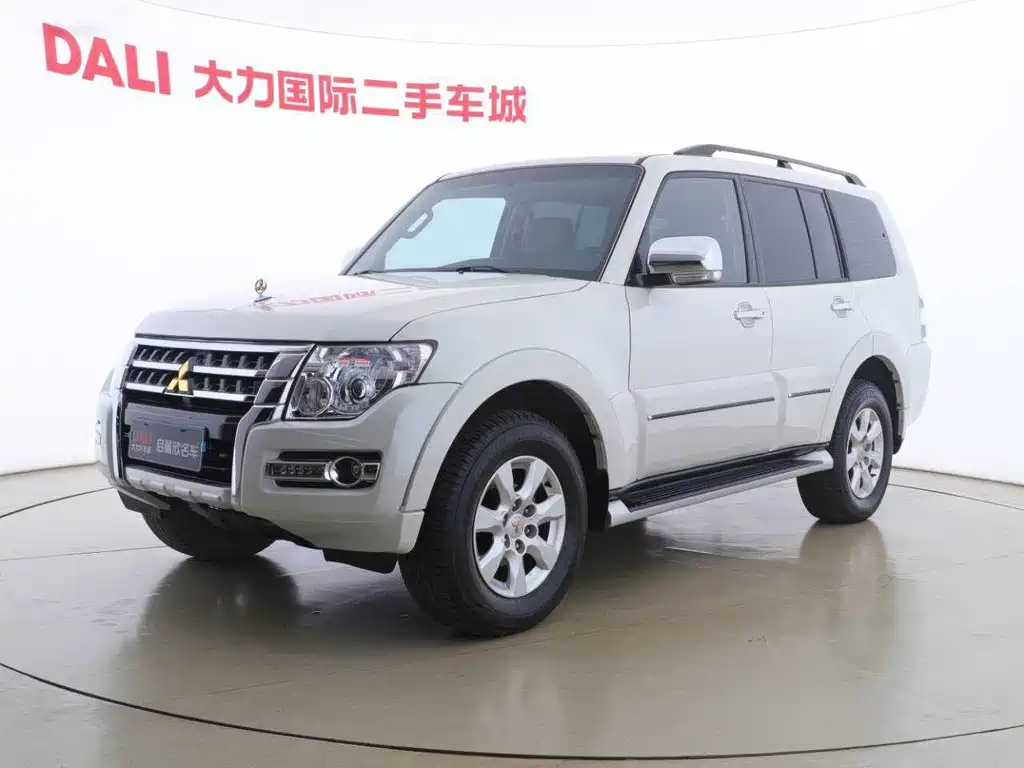 Mitsubishi Pajero (Import) 2024