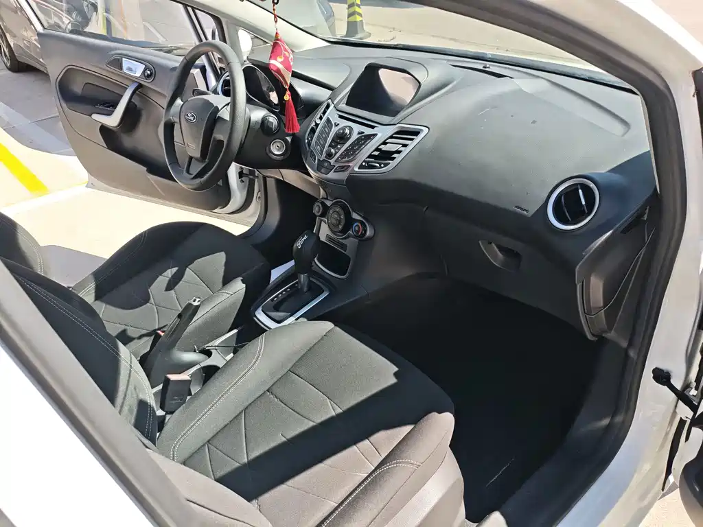 Ford Fiesta — миниатюра 12