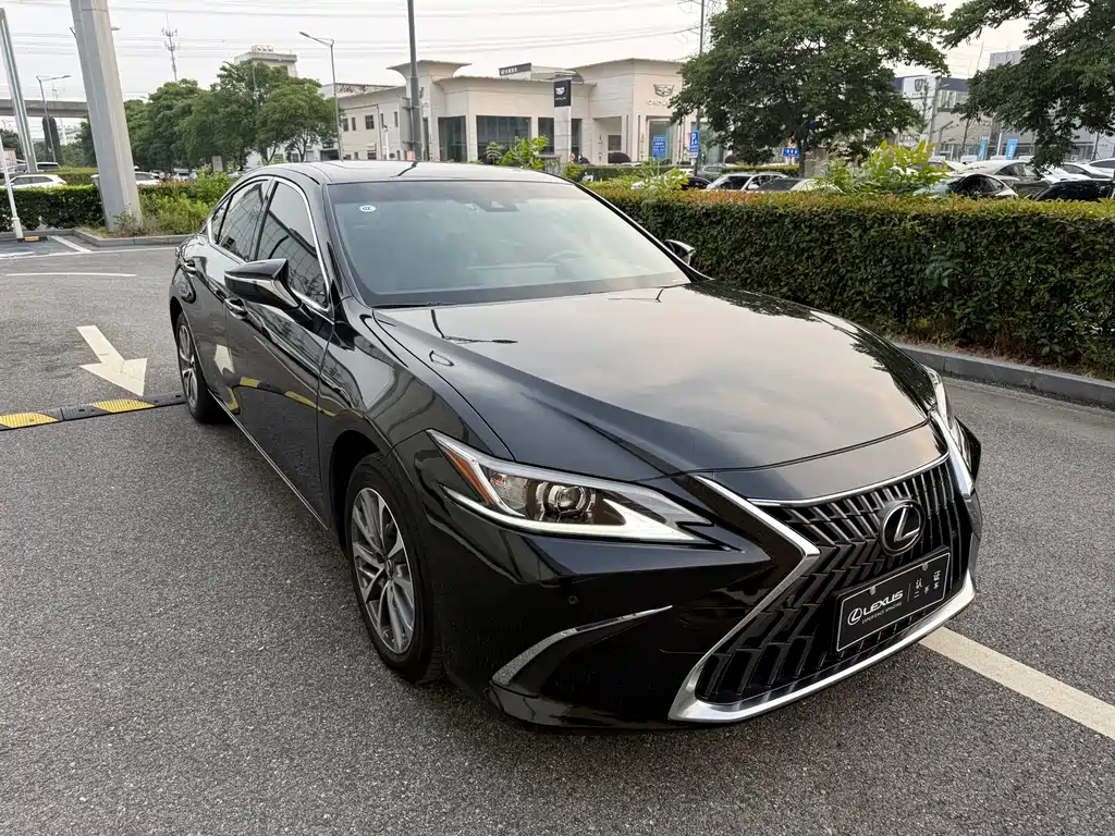 Lexus ES 2022 200