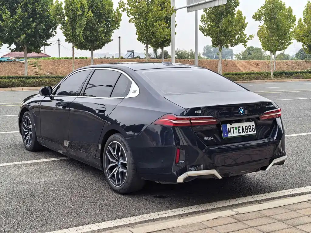 BMW i5 — миниатюра 9