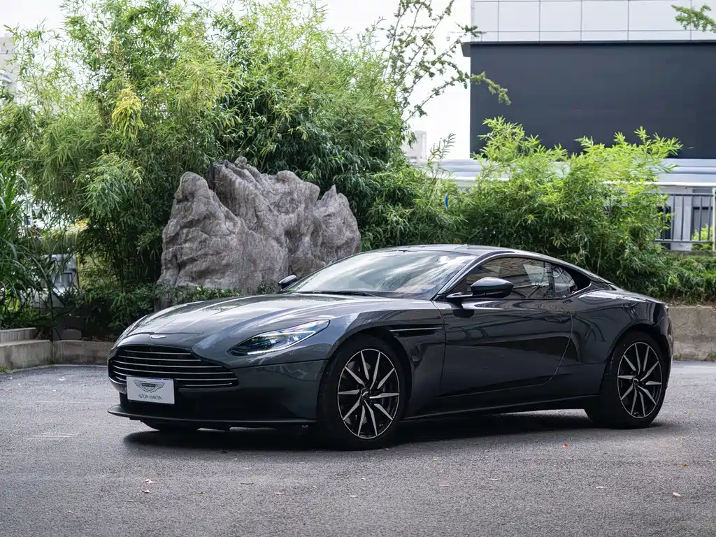 Aston Martin DB11