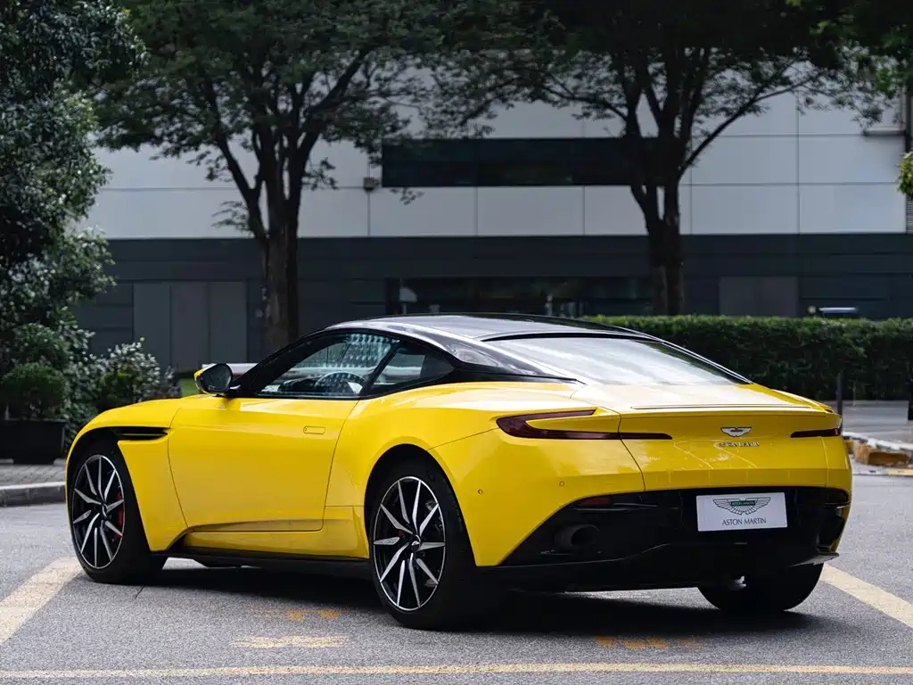 Aston Martin DB11 — миниатюра 5
