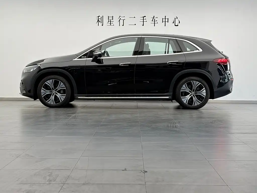 Mercedes-Benz EQE SUV — миниатюра 8