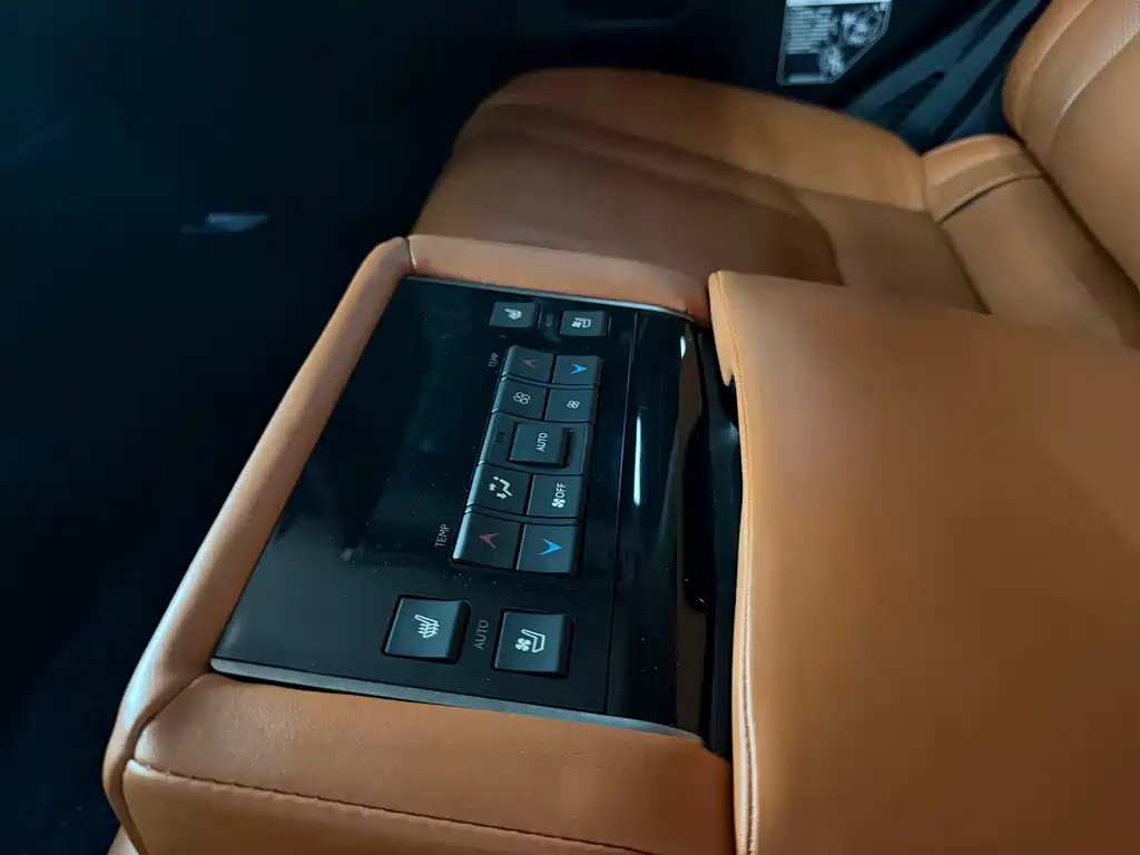 Lexus LX — миниатюра 11