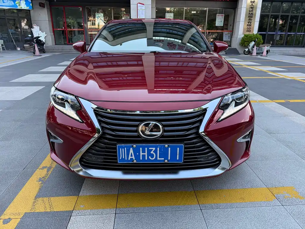 Lexus ES — миниатюра 9