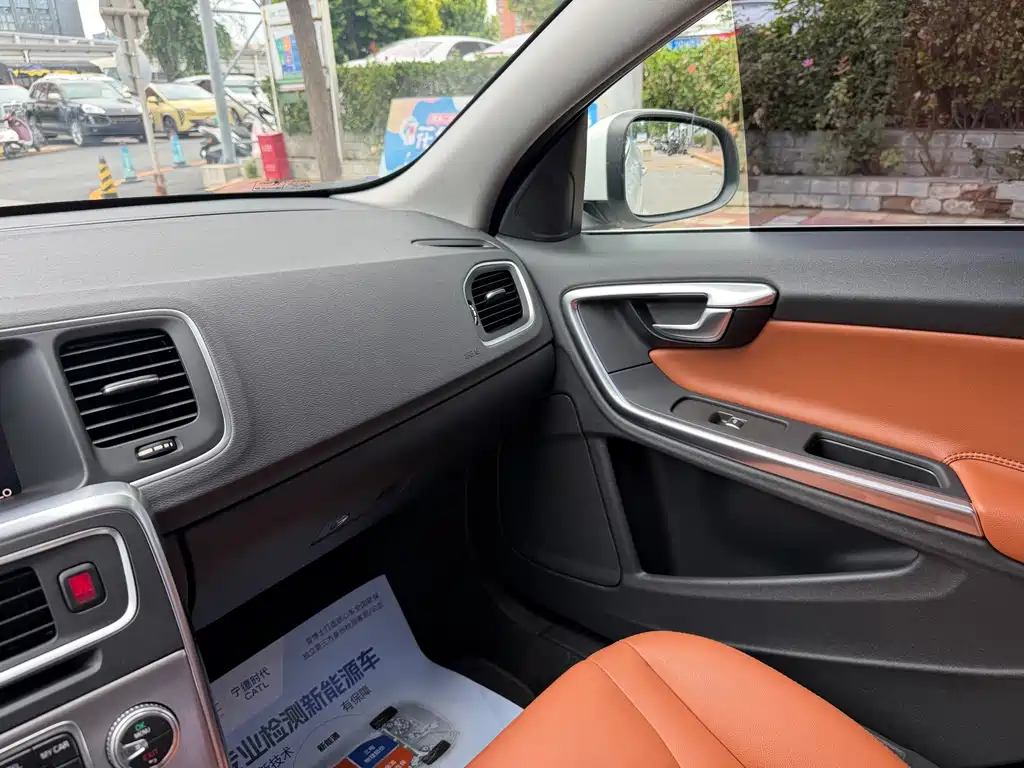 Volvo S60 — миниатюра 17