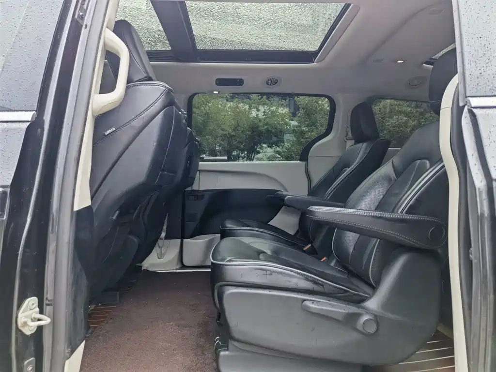 Chrysler Grand Voyager PHEV (Import) — миниатюра 15