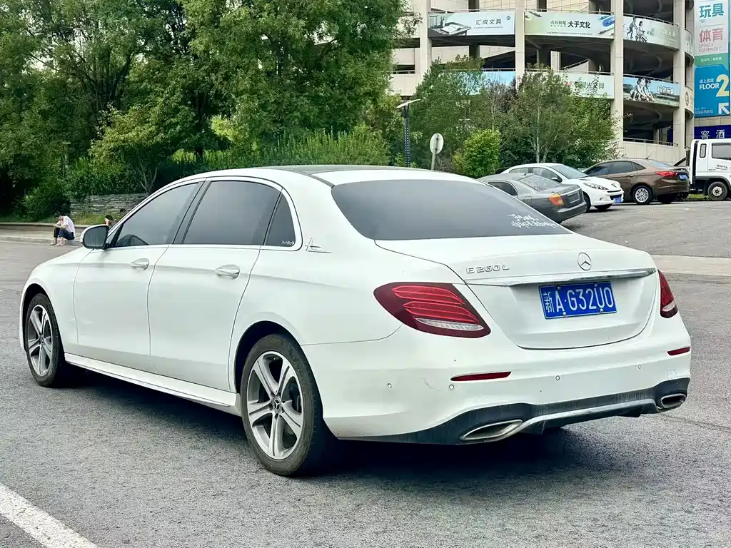 Mercedes-Benz E-Class — миниатюра 6