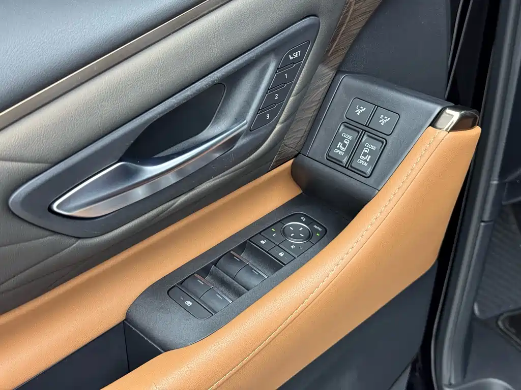 Toyota Vellfire — миниатюра 6