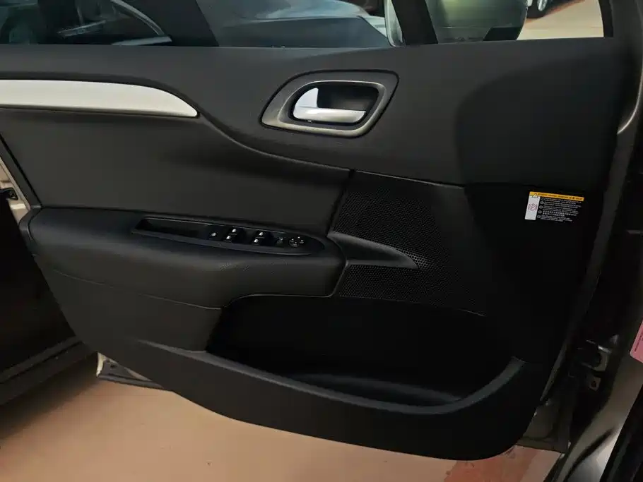 Citroen C4L — миниатюра 7