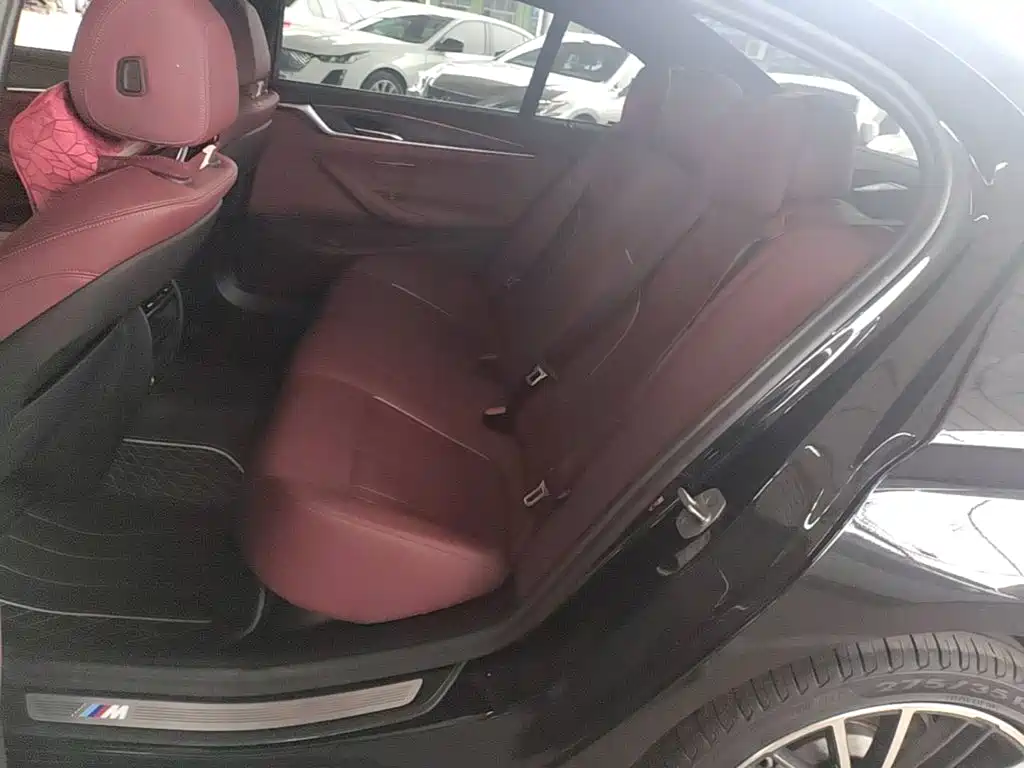 BMW 5 Series — миниатюра 17