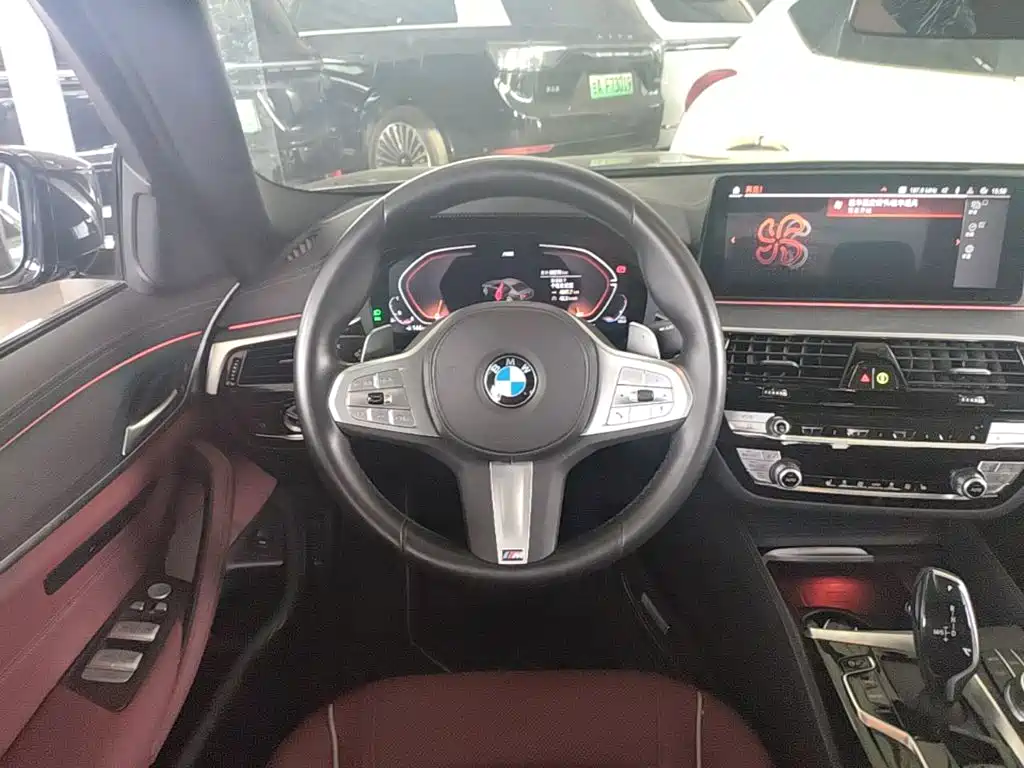 BMW 5 Series — миниатюра 11