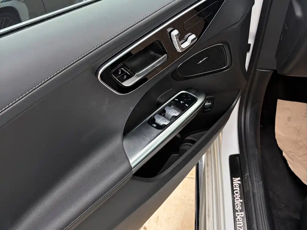 Mercedes-Benz C-Class — миниатюра 7