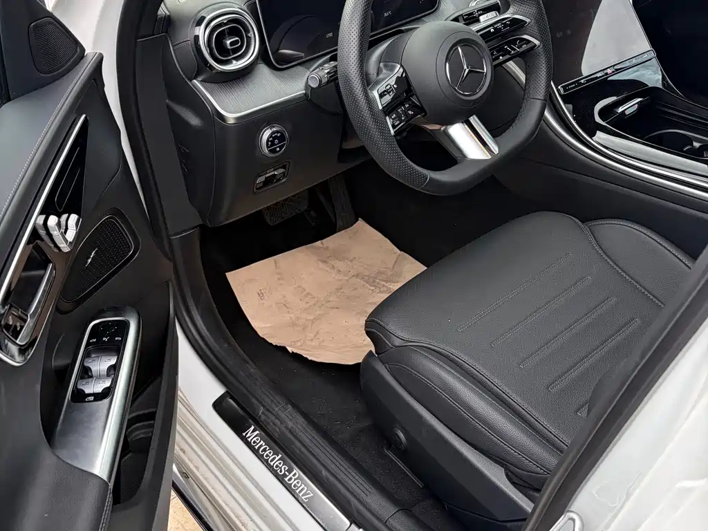 Mercedes-Benz C-Class — миниатюра 13