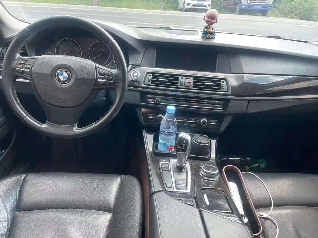 BMW 5 Series — миниатюра 7
