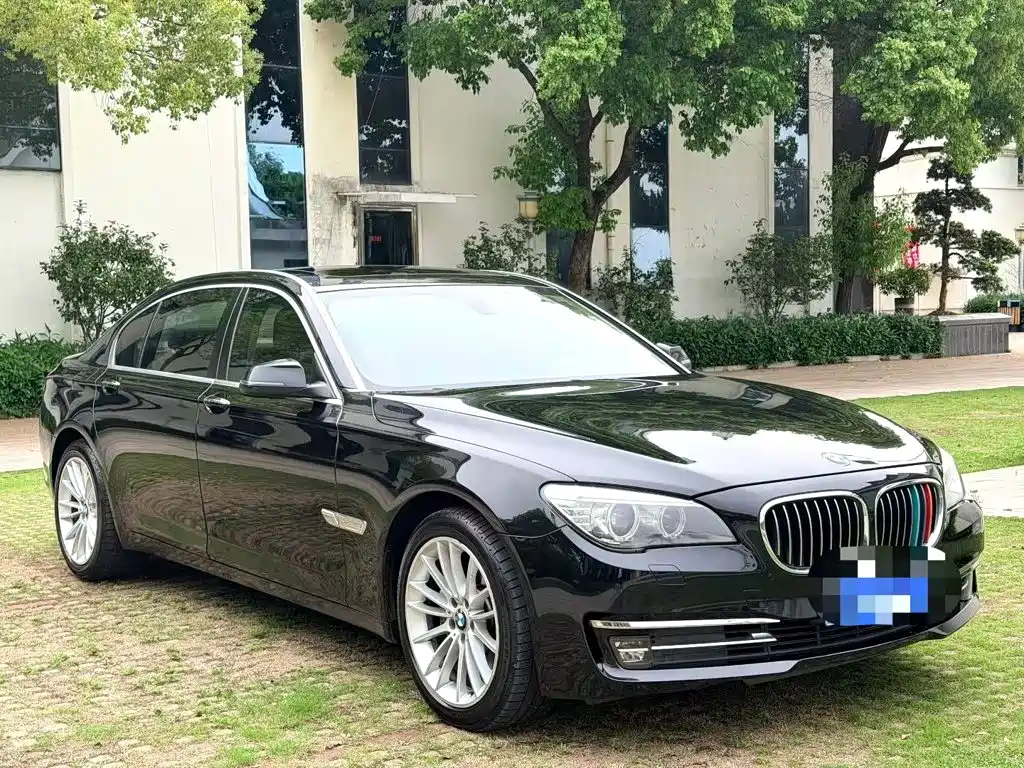 BMW 7 Series — миниатюра 3