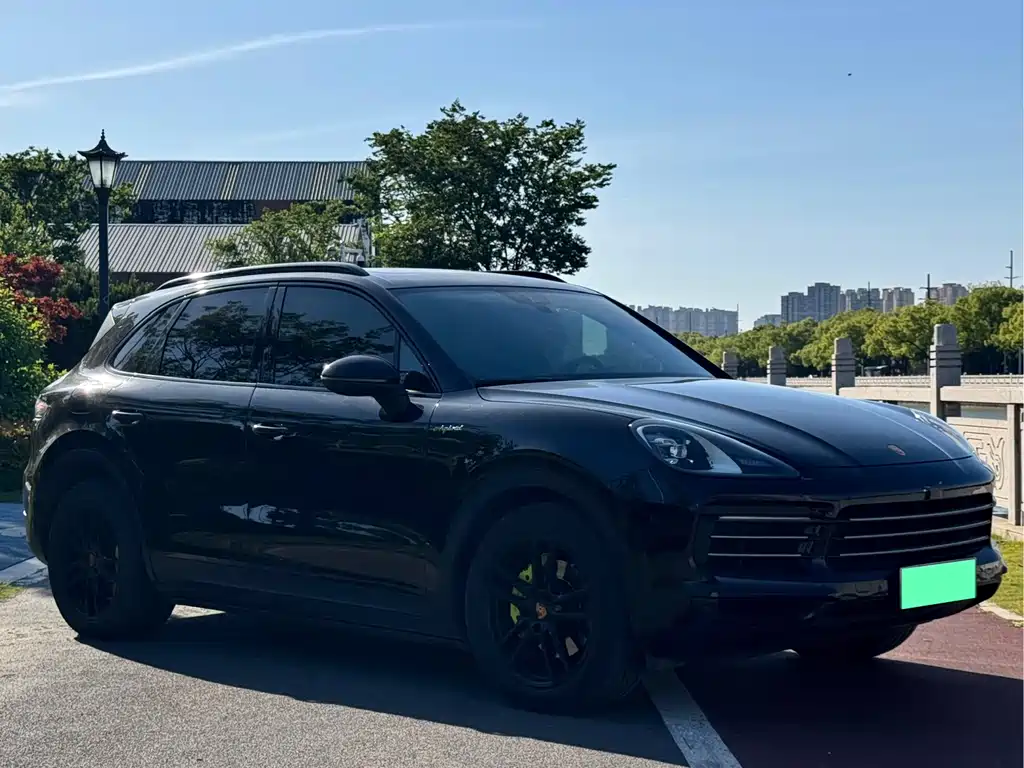 Porsche Cayenne Hybrid 2021