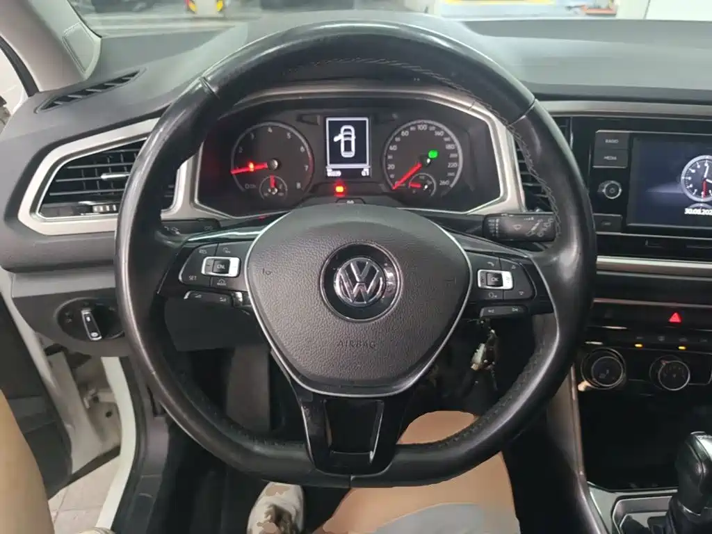Volkswagen T-Roc — миниатюра 15