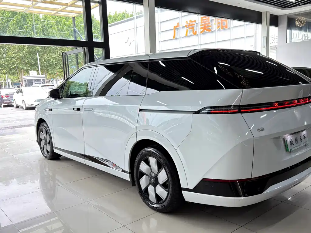 XPeng X9 — миниатюра 6