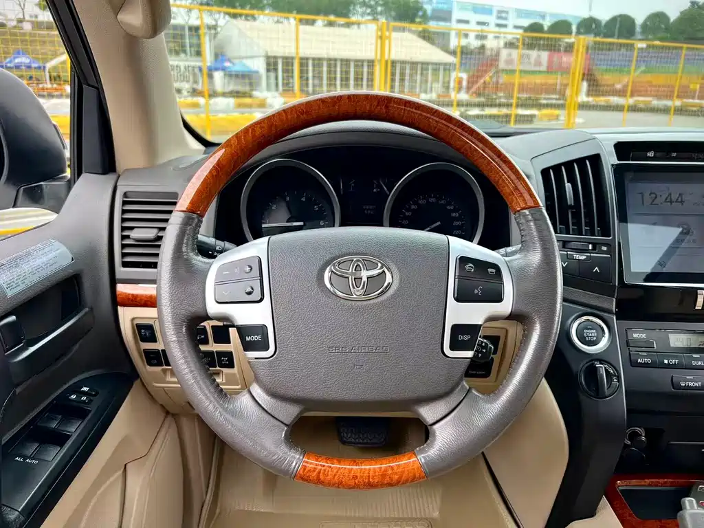Toyota Land Cruiser — миниатюра 9