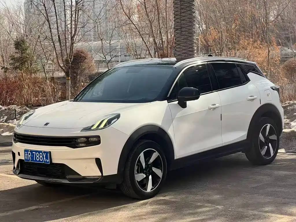 Lynk & Co 06