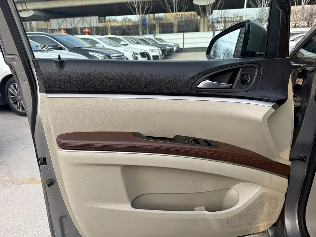 Buick GL8 2017 25S Luxury V