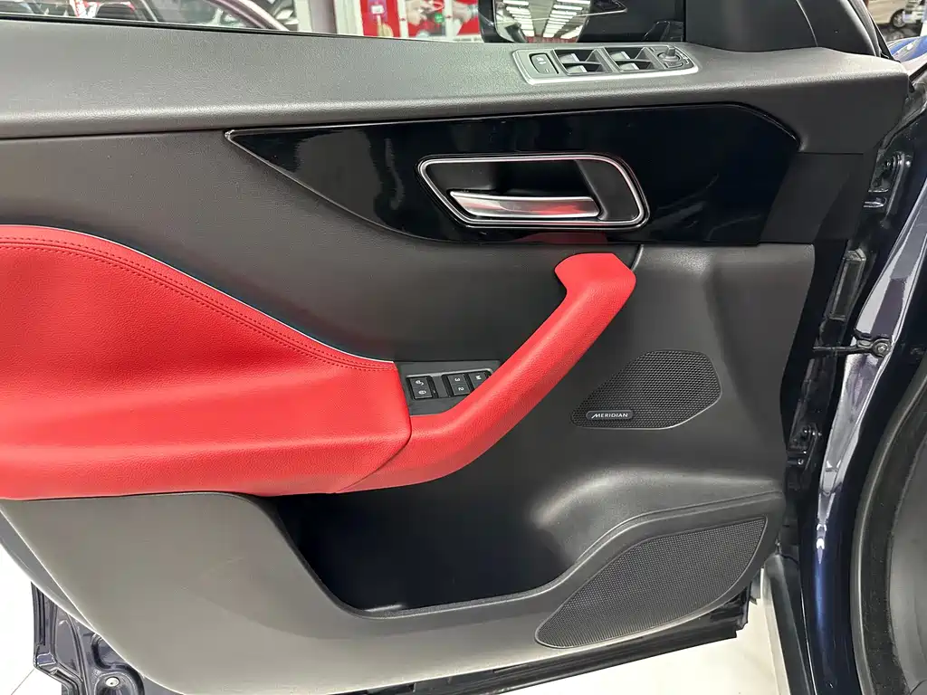 Jaguar F-PACE — миниатюра 12