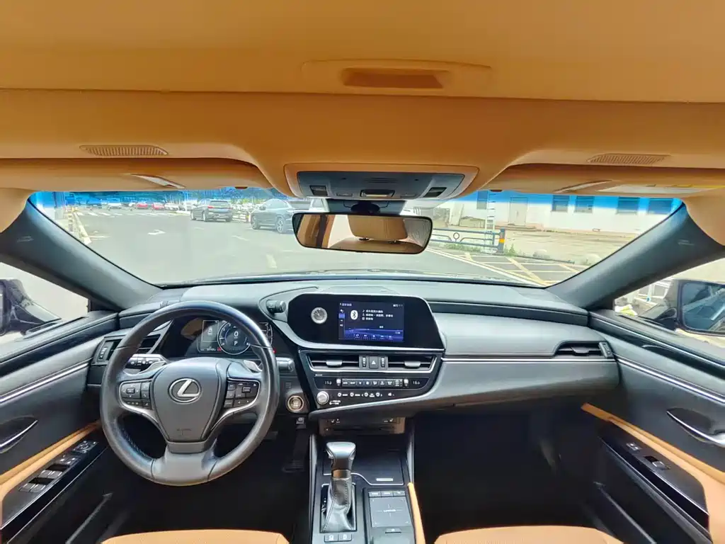Lexus ES 2021 200