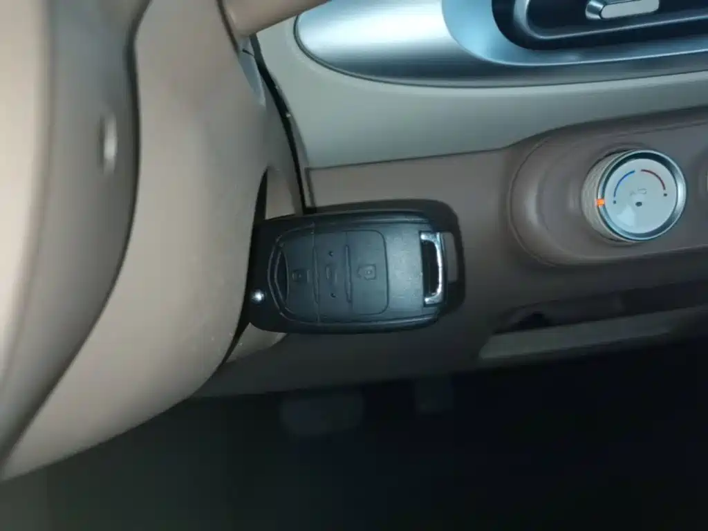 Wuling MINIEV — миниатюра 9