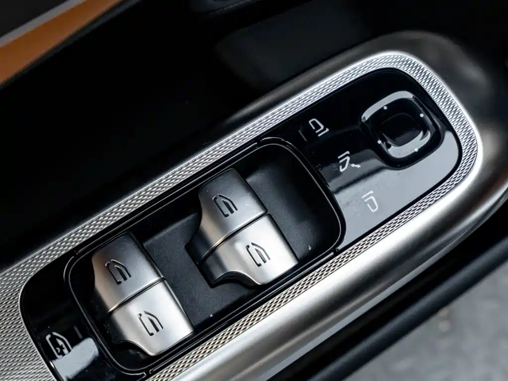 Mercedes-Benz E-Class — миниатюра 23