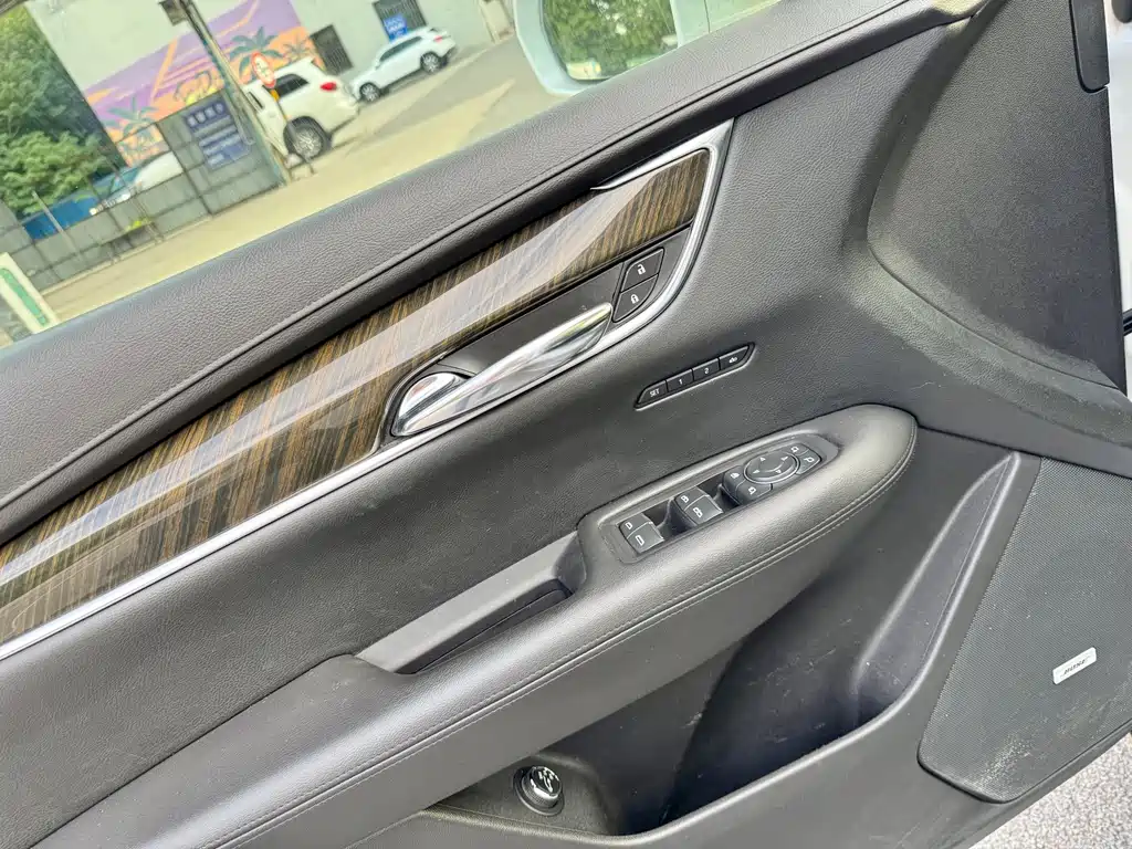 Cadillac XT5 — миниатюра 9