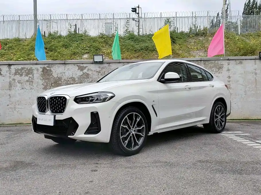 宝马X4 2022款 xDrive 30i M运动套装 2025