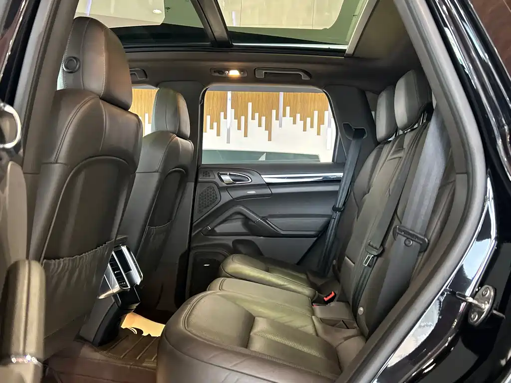 Porsche Cayenne — миниатюра 23