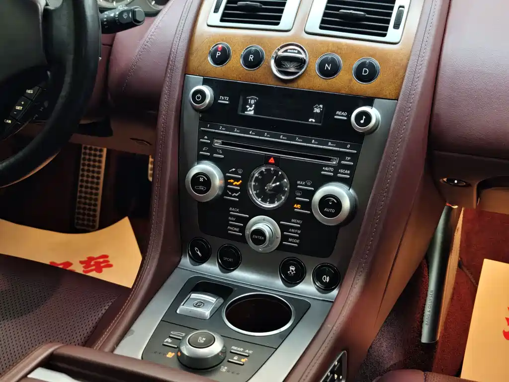 Aston Martin Rapide — миниатюра 17