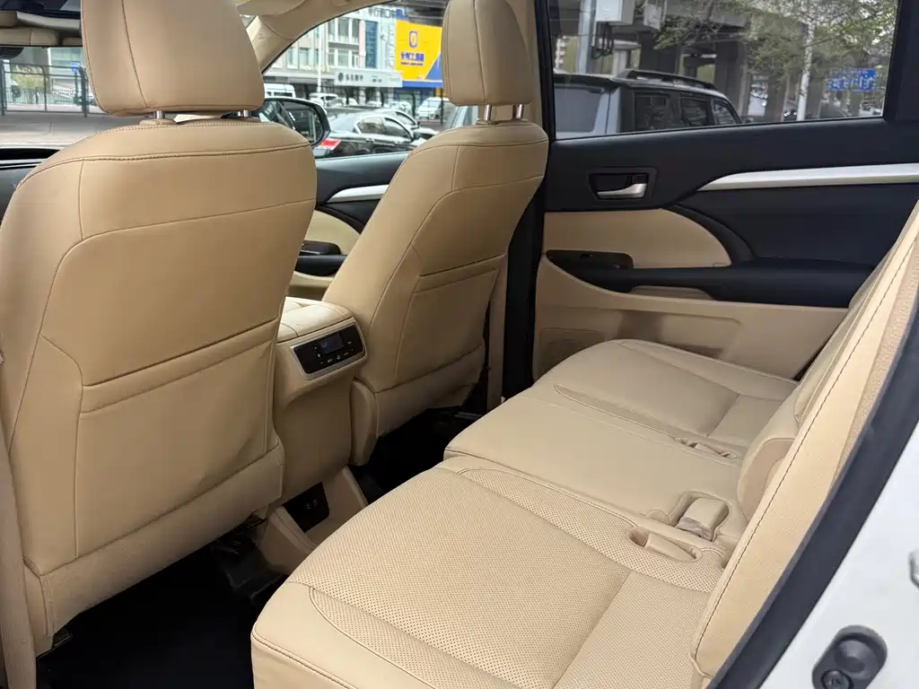 Toyota Highlander 2018 2.0T Luxury 7 мест V