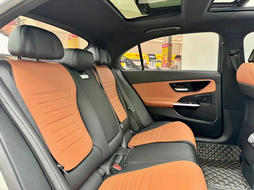Mercedes-Benz C-Class — миниатюра 12