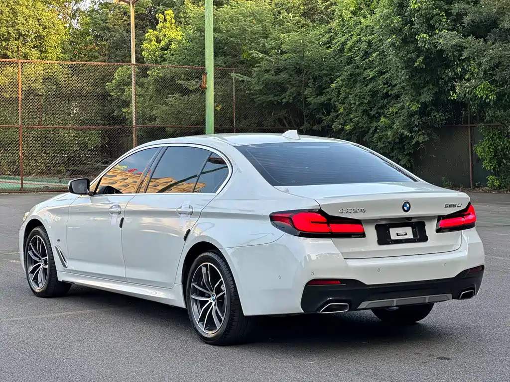 BMW 5 SERIES