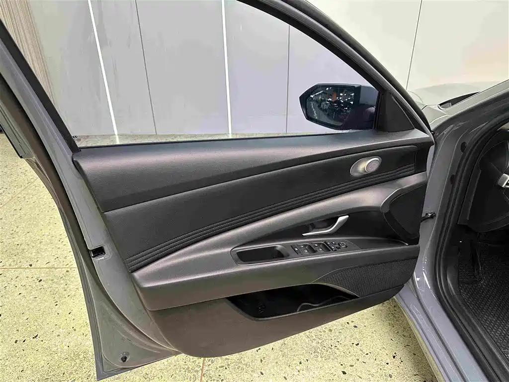 Hyundai Elantra — миниатюра 14