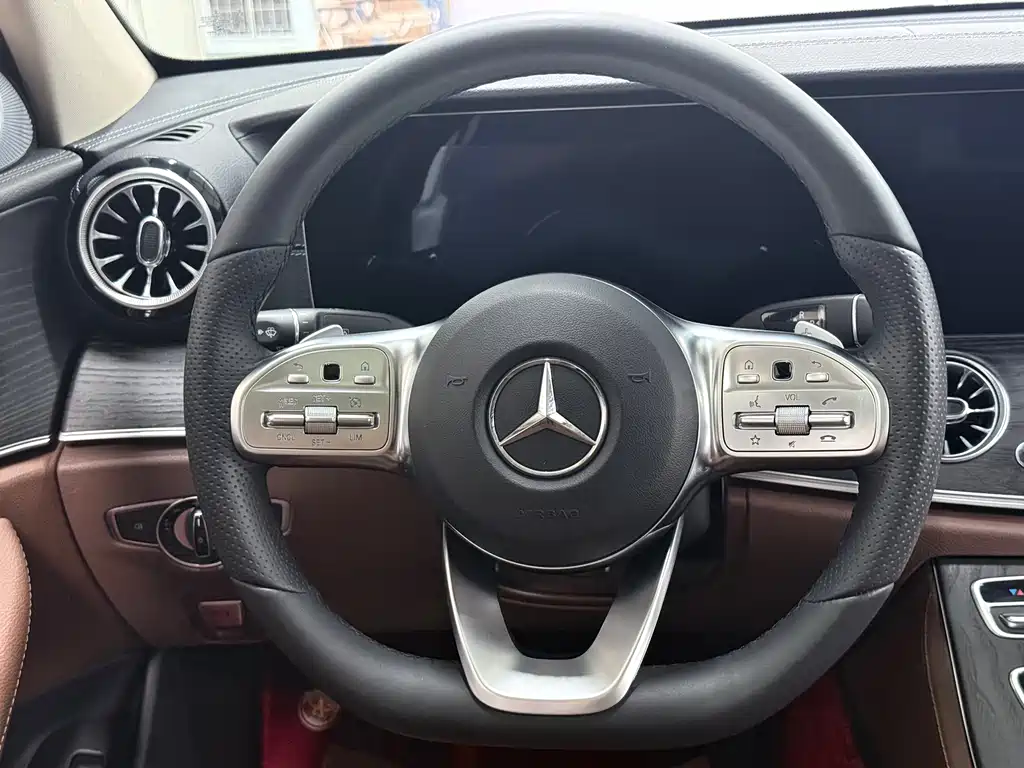 Mercedes-Benz E-Class — миниатюра 17