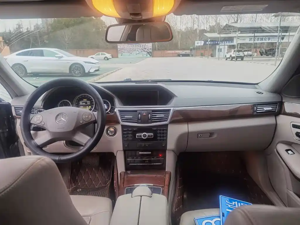 Mercedes-Benz E-Class — миниатюра 6