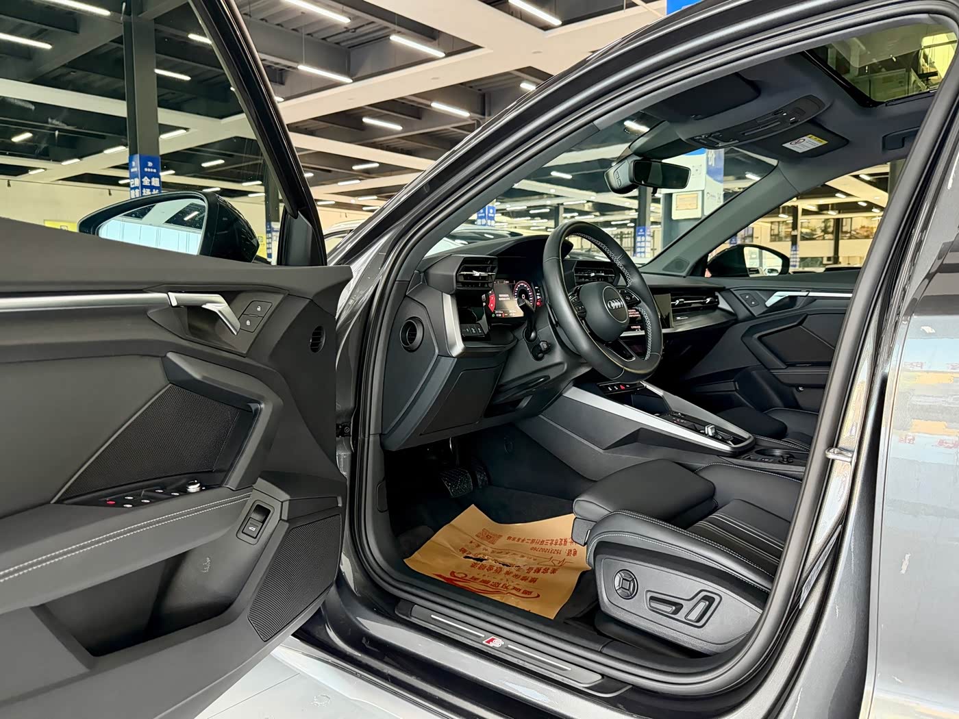 Audi A3 1.4 л 2023 г. Серебристо-серый, пробег 20000 км