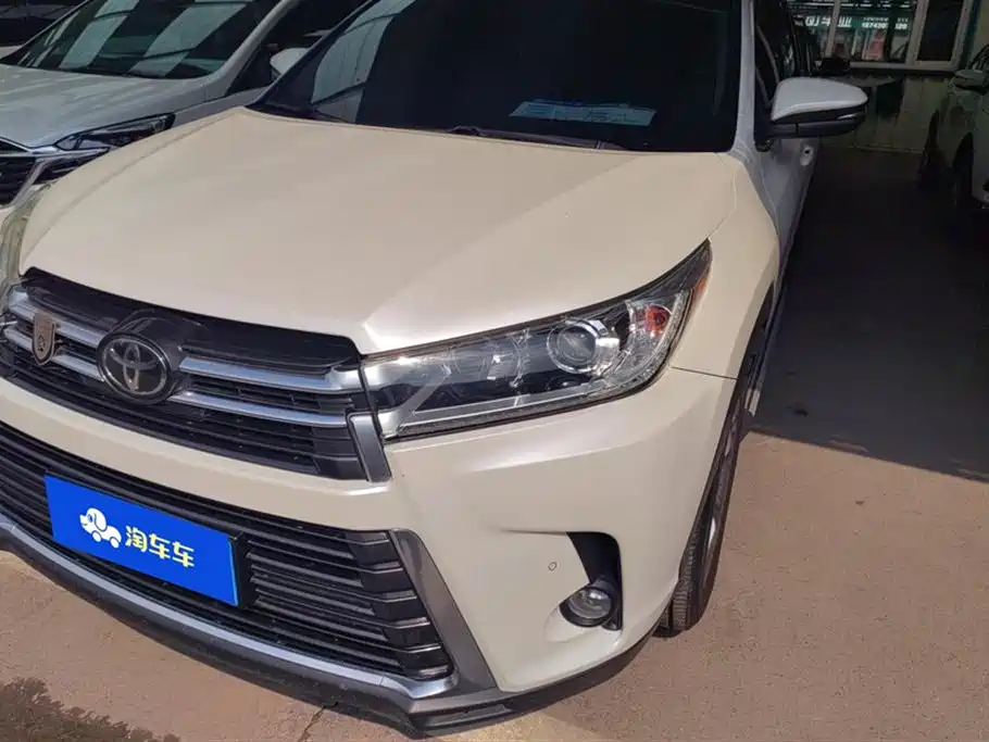 TOYOTA HIGHLANDER