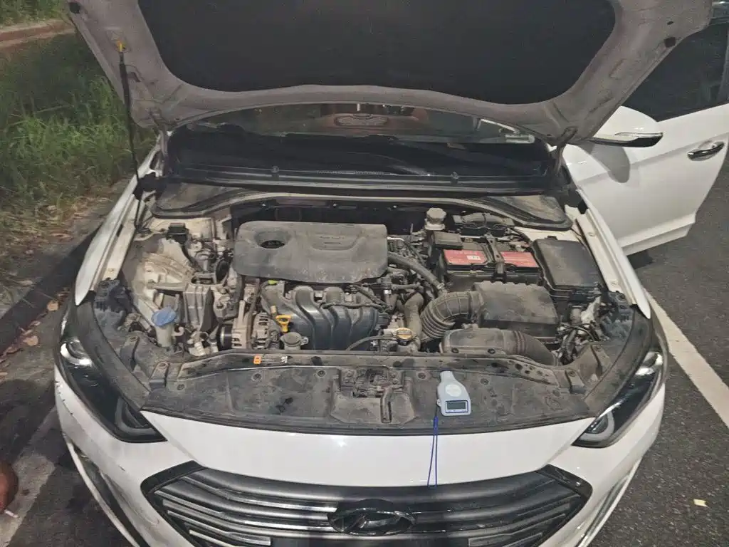 Hyundai Elantra — миниатюра 11