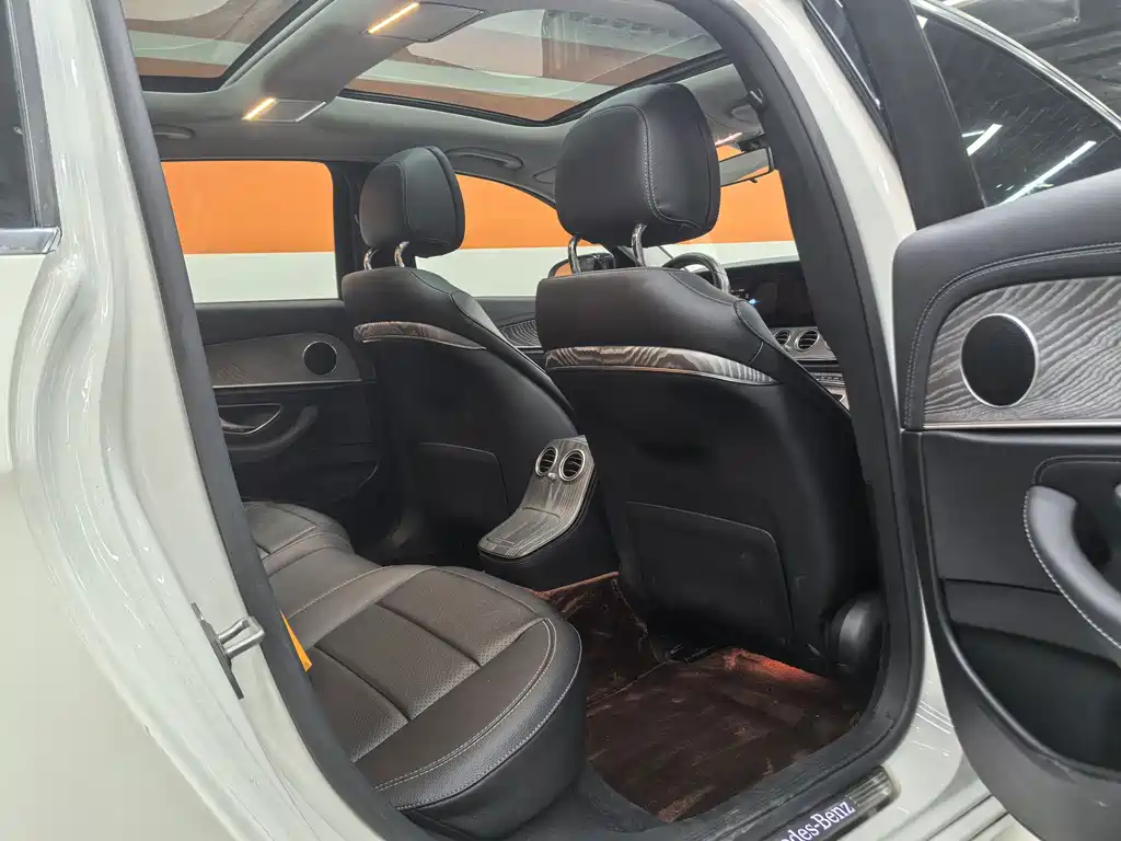 Mercedes-Benz E-Class — миниатюра 5