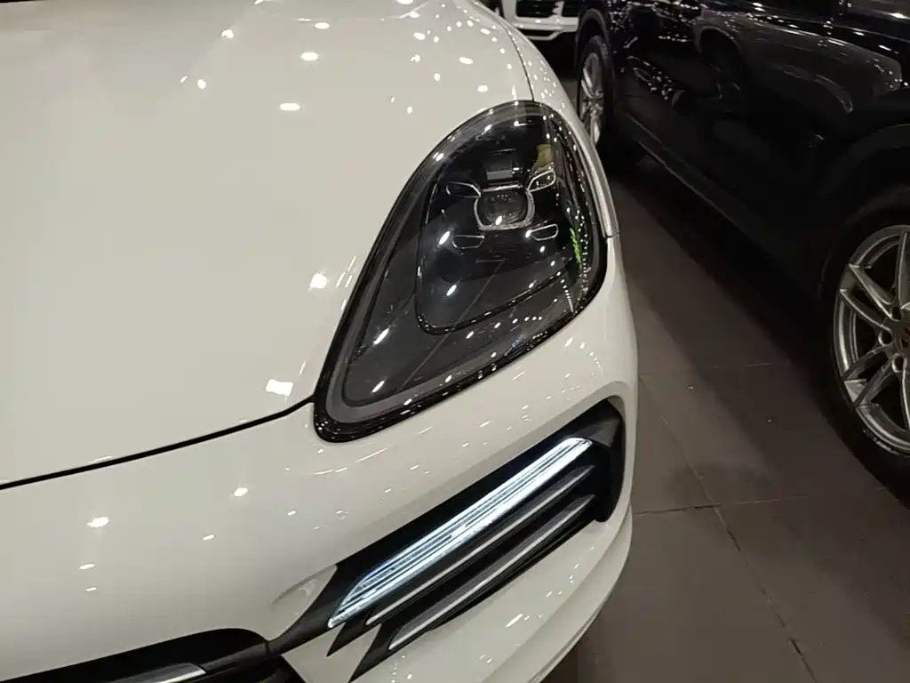 Porsche Cayenne — миниатюра 24